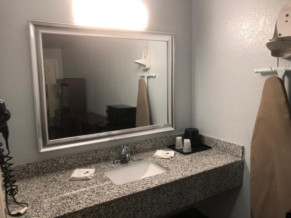 Hwy 59 Motel Laredo Medical Center Εξωτερικό φωτογραφία